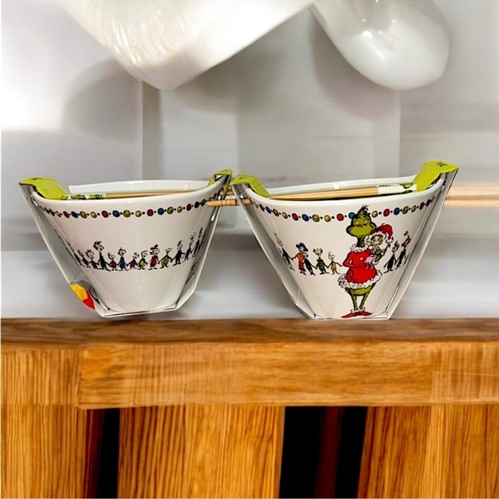 The Grinch Dr. Suess Ramen Bowls set of 2 NWT Chopsticks Christmas Cindy Lou - Picture 10 of 13
